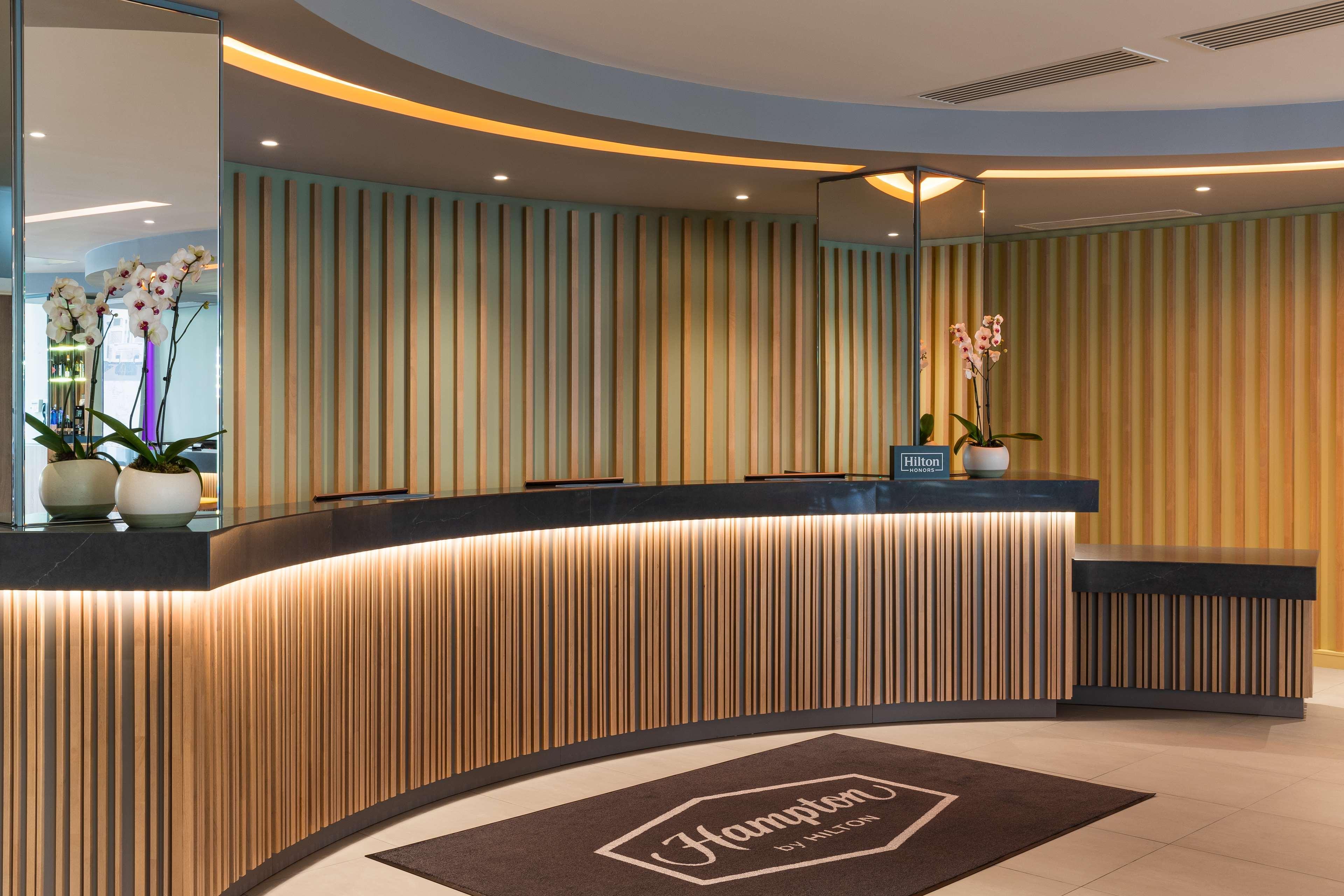 Готель Hampton By Hilton London Ealing Екстер'єр фото